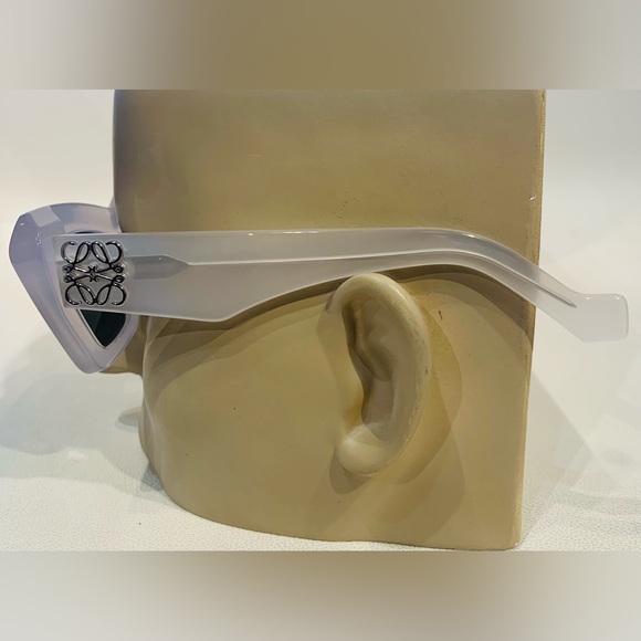 New Women’s Loewe Sunglasses - Picture 4 of 10